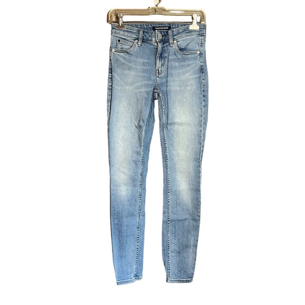 Calvin Klein Jeans light wash mid rise skinny‎ jeans